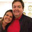 Faustão aparece mais magro em viagem com a esposa em Dubai