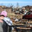 Mortos após tornados nos Estados Unidos já passam de 80