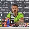 VITÓRIA: "Sabemos da dificuldade que vai ser enfrentar a equipe e o gramado", comenta Pablo sobre jogar em gramado sintético