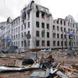 Vídeo: parte de prédio desaba em Kharkiv após ataque russo