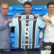 GRÊMIO: Camisa 9! Elkeson é apresentado e explica período de preparação após longa inatividade: "Meu último jogo foi em novembro pela seleção Chinesa"