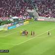 FLAMENGO: Afagos do elenco! Jogadores correm para abraçar Hugo ao término do Fla-Flu
