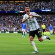 Di María marca, Argentina domina Itália e leva troféu da Finalíssima