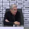 BOTAFOGO: Luís Castro entende que equipe não buscou criação pelo meio de campo em derrota para o Goiás: "Queriamos resolver o jogo no primeiro tempo"