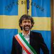 Ex-jogador da Itália toma posse como prefeito de Verona