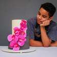 Aos 15 anos, confeiteiro faz sucesso criando bolos decorados