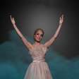 Protagonista revela perrengue nos bastidores de 'Evita': "Coluna travava toda hora"