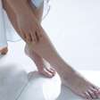 Veja como o ácido glicólico é uma alternativa para pés ressecados