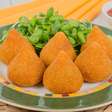 Receitinha de coxinha vegana para não te deixar ficar na vontade