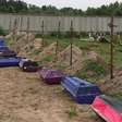 Bucha, na Ucrânia, enterra seus mortos não identificados