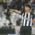 Adryelson lidera ações defensivas do Botafogo em estreia mesmo com 30 minutos em campo