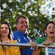 Michelle ora, pede votos e ataca 'inimigos', ao lado de Bolsonaro na largada da campanha
