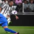 Vlahovic faz dois e Juventus vence Sassuolo em sua estreia no Campeonato Italiano