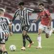 Santos recusa proposta do futebol português pelo meia Ivonei