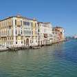 'Surfistas' de Veneza pagam multa e deixam cidade italiana