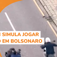 Bolsonaro se esquiva após homem simular jogar objeto contra ele em 'motociata'