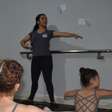 Bailarina viabiliza aulas de balé na periferia de São Paulo