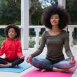 Meditação e crianças combinam? Prática pode promover maravilhar aos jovens