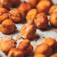 Mês da Copa: aprenda a fazer petiscos de grão-de-bico vegano