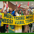 Com provocações a Messi e Argentina, torcida brasileira lota metrô antes de duelo contra Camarões