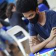 Conheça o adolescente que já foi campeão no boxe e no xadrez