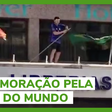 Torcedor da Argentina arranca bandeira do Brasil de mastro durante comemoração em Buenos Aires