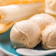 Sorvete vegano de manga com maracujá para o verão