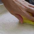 Descubra os melhores truques de como limpar panelas sujas e queimadas