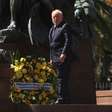 Na Argentina, Lula participa de entrega de flores em monumento