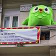 Duolingo invade bloquinhos de Carnaval em SP para cobrar lições dos alunos