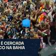 Mulher é cercada em bloco na Bahia e Guarda Civil intervém