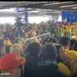 Bolsonaro esperava multidão, mas o mito passou