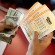 Mega Millions dos EUA chega a R$ 1,9 bilhão e você pode jogar do Brasil