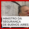 Ministro argentino é agredido por manifestantes durante protesto em Buenos Aires