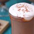 Abaixou a temperatura? Experimente esse chocolate quente super cremoso