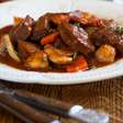 Bouef bourguignon: carne de panela na pressão com legumes