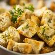 6 receitas para acompanhar caldos e sopas