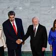 Maduro sobe rampa do Palácio do Planalto para reunião com Lula