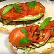 Bruschetta: fácil e rápida, com legumes e queijo minas