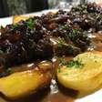 Carne assada com batata no forno, o básico completo