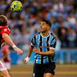 Com um a mais, Flamengo vence Grêmio fora de casa