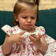 Bárbara Evans deixa filha de 1 ano comer brigadeiro e vira alvo de críticas