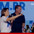 Michelle 'dá bronca' em Bolsonaro por entrar 'antes da hora' em evento: 'Mito depois, agora não'