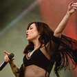 Pitty faz show icônico de rock brasileiro no The Town