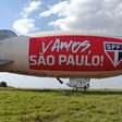 Dirigível do São Paulo sobrevoa cidades paulistas na véspera da final da Copa do Brasil
