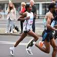 Tigst Assefa, da Etiópia, quebra recorde mundial feminino na maratona de Berlim