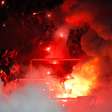 Torcedora do Corinthians é reanimada e levada ao hospital após incêndio antes de jogo