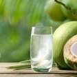 Água de coco: 7 benefícios da bebida para a saúde