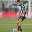 Botafogo prorroga contrato com o lateral Hugo