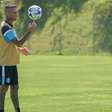 Luan celebra dois meses no Grêmio enquanto aguarda ansiosamente por novas oportunidades.
